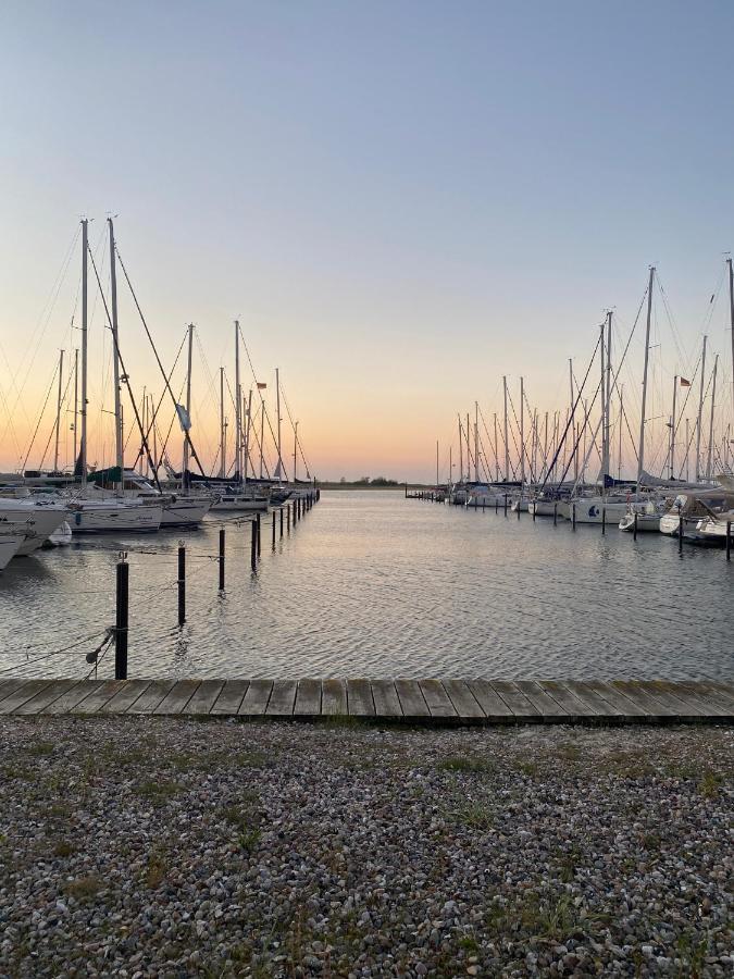 Stylische Ferienwohnung TOP LAGE am Hafen, Strand und Meer Wendtorf Exterior foto