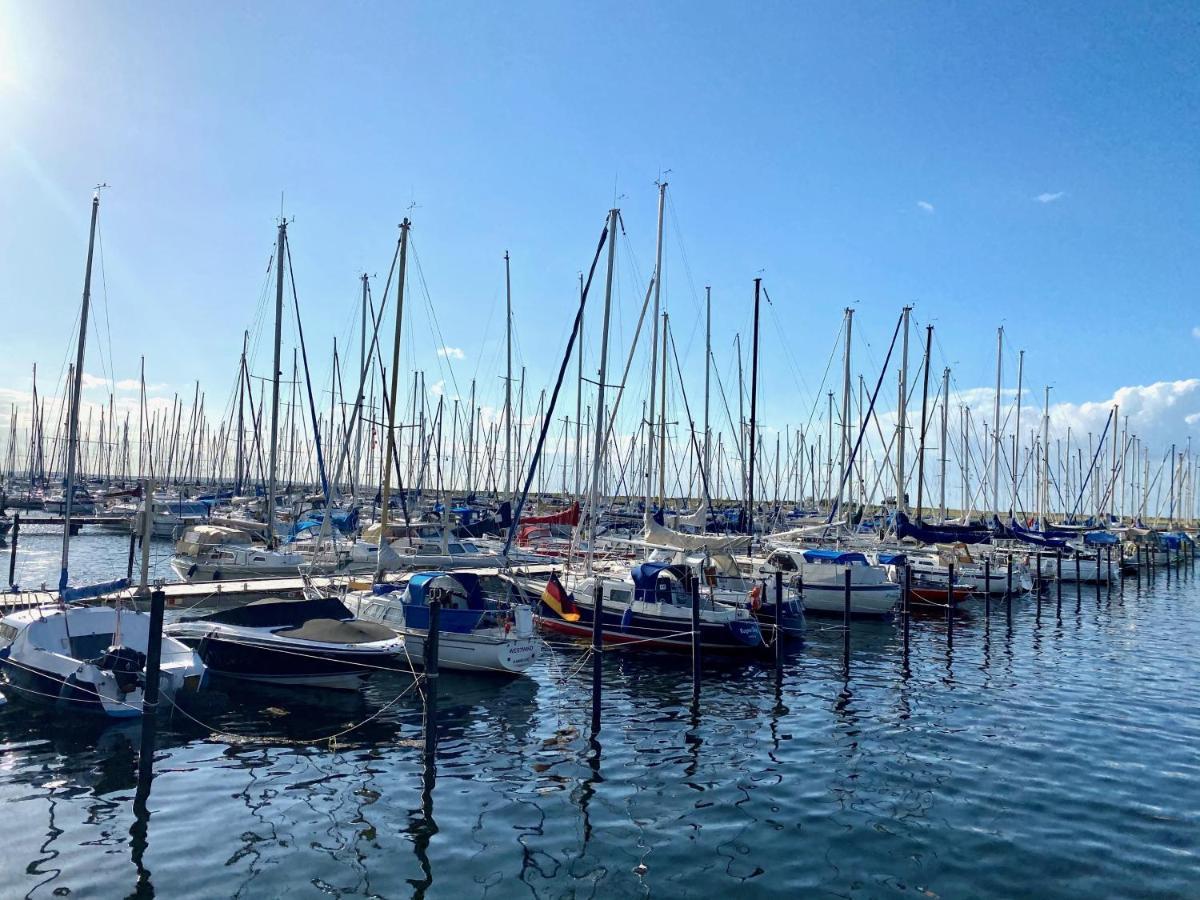 Stylische Ferienwohnung TOP LAGE am Hafen, Strand und Meer Wendtorf Exterior foto